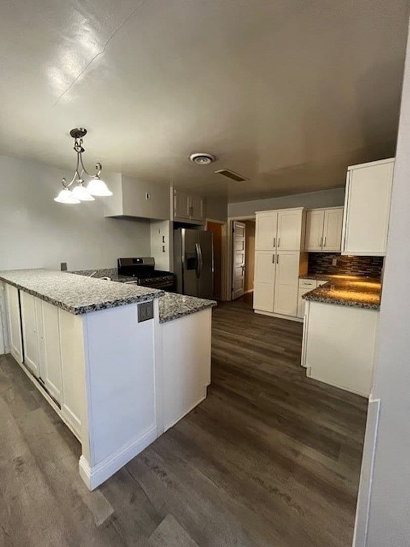 Bakersfield Apartment: 2104 B St
