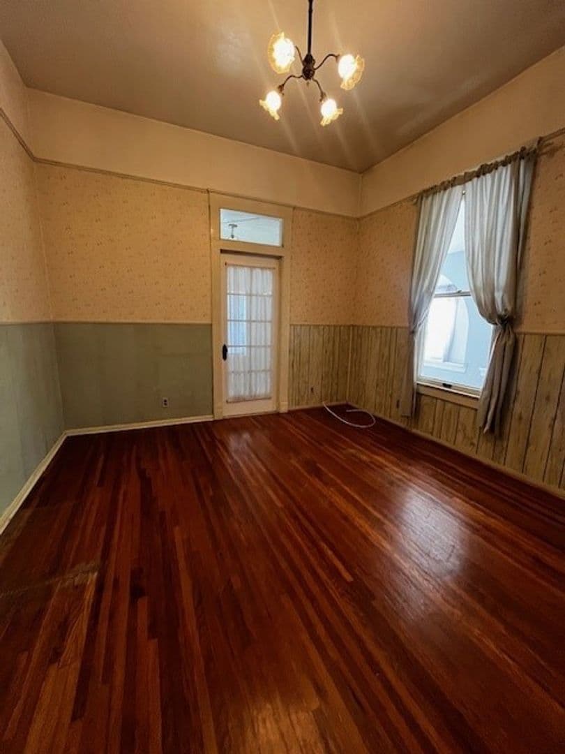Bakersfield Apartment: 2104 B St