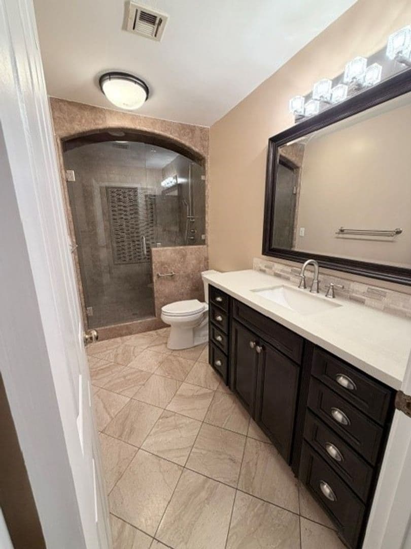 Bakersfield House: 5009 Glacier Canyon Ct