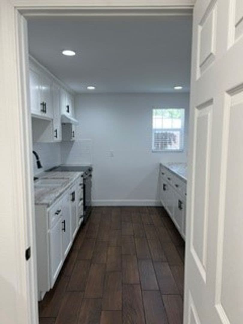 Bakersfield House: 2701 San Emidio St #B