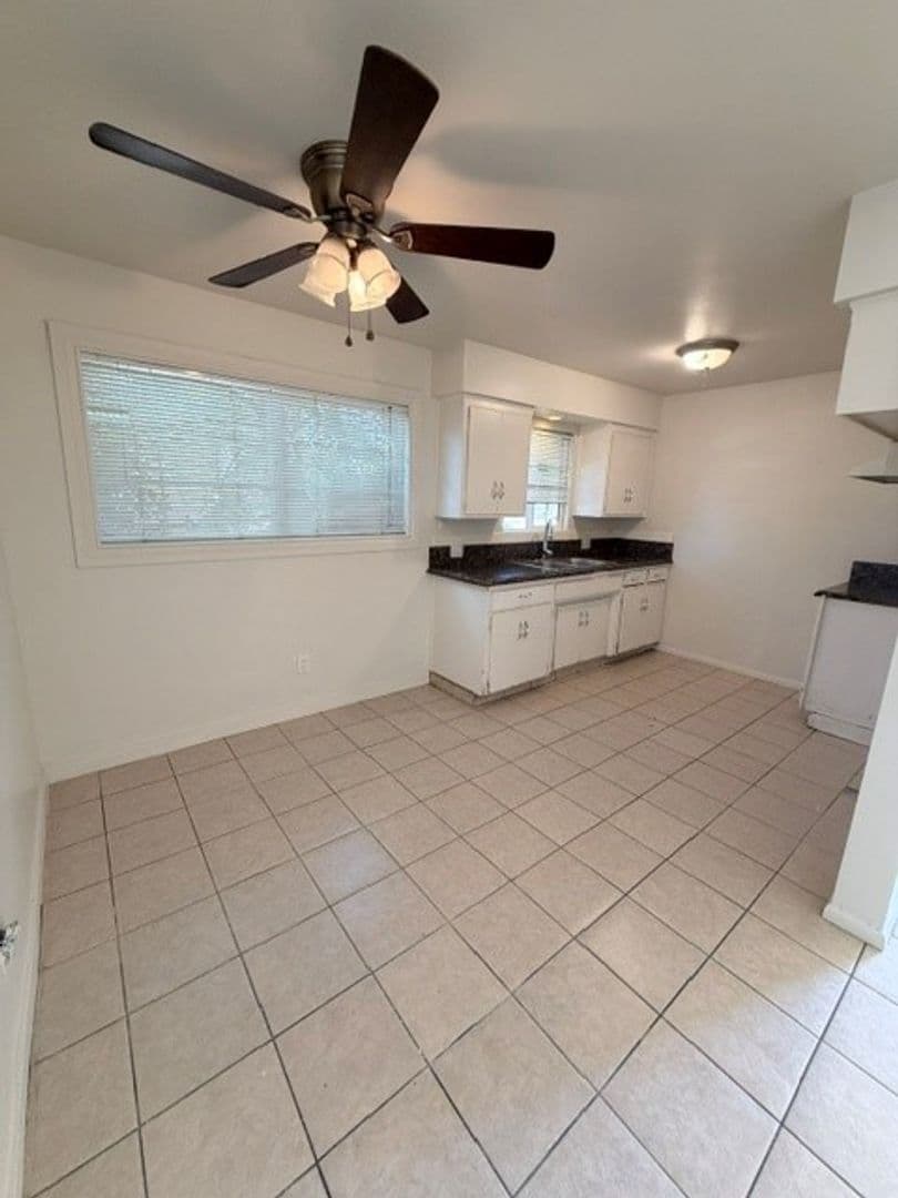 Bakerfsfield Apartment: 1901 Buena Vista St