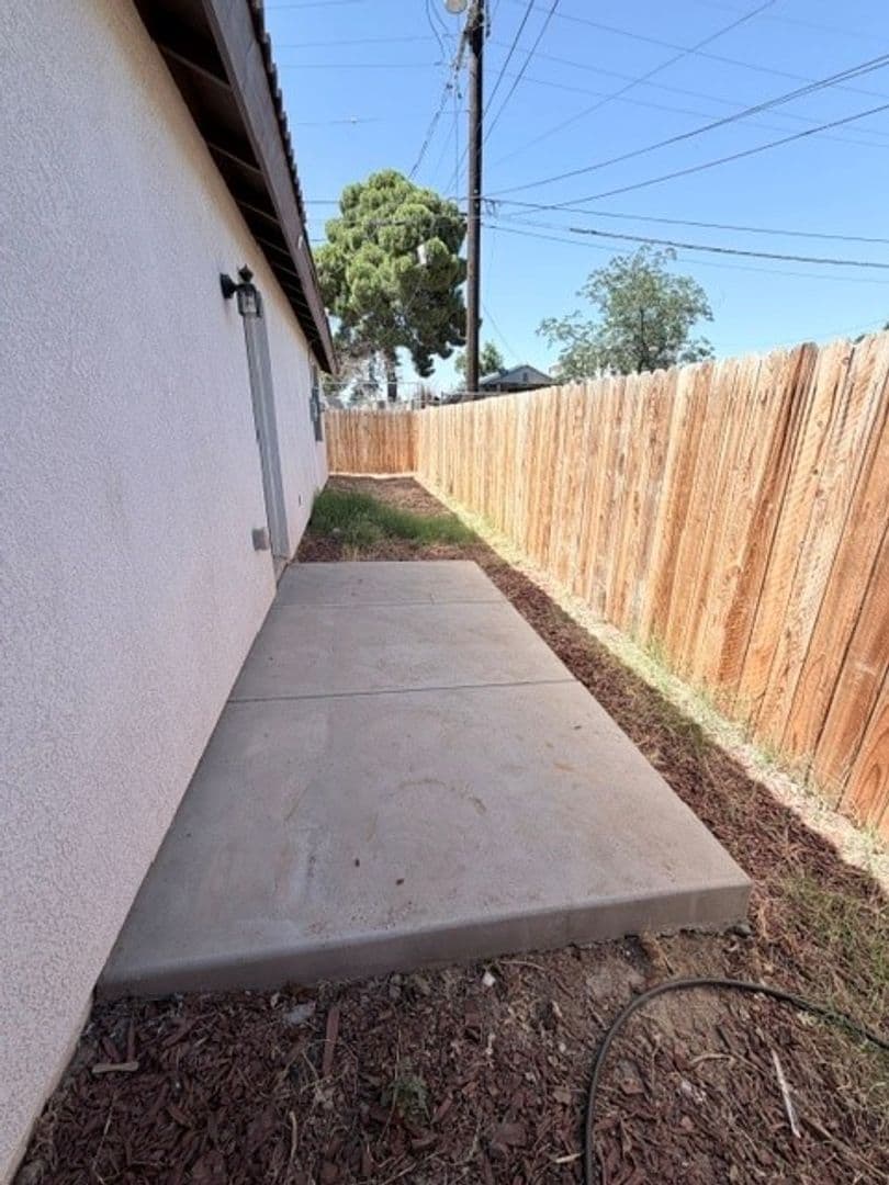Bakersfield Apartment: 1222 Jeffrey St
