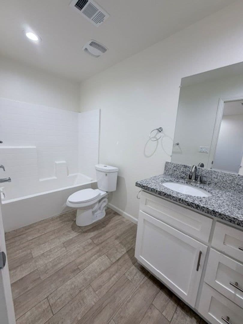 Bakersfield Apartment: 1222 Jeffrey St