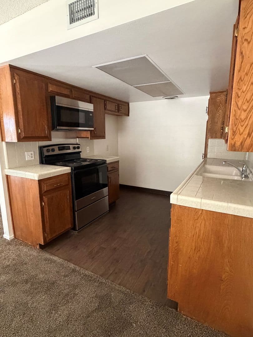Bakersfield Apartment: 3333 El Encanto Ct. #19