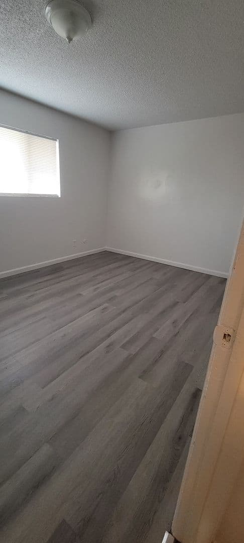 Bakersfield Apartment: 2711 San Dimas St 2140