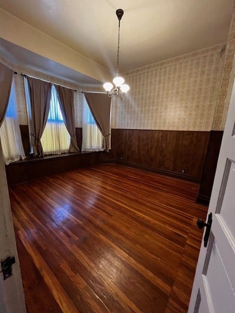 Bakersfield Apartment: 2104 B St