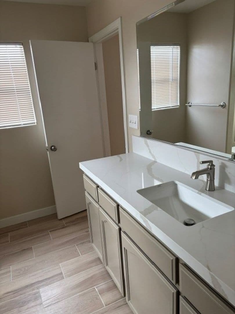 Bakersfield House: 5911 Ragusa Lane