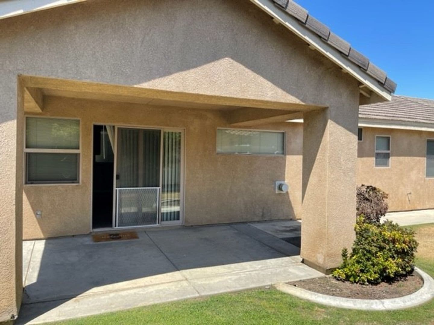 Bakersfield House: 104 Cedmont Dr.