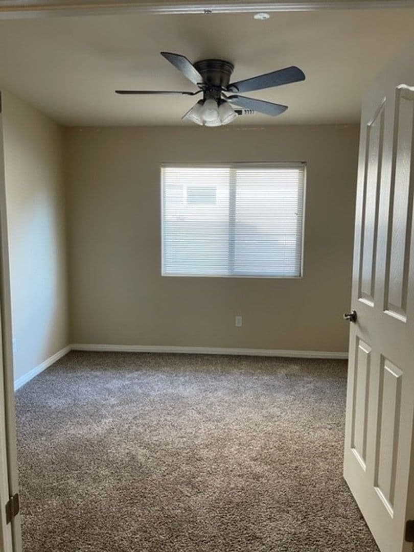 Bakersfield House: 104 Cedmont Dr.