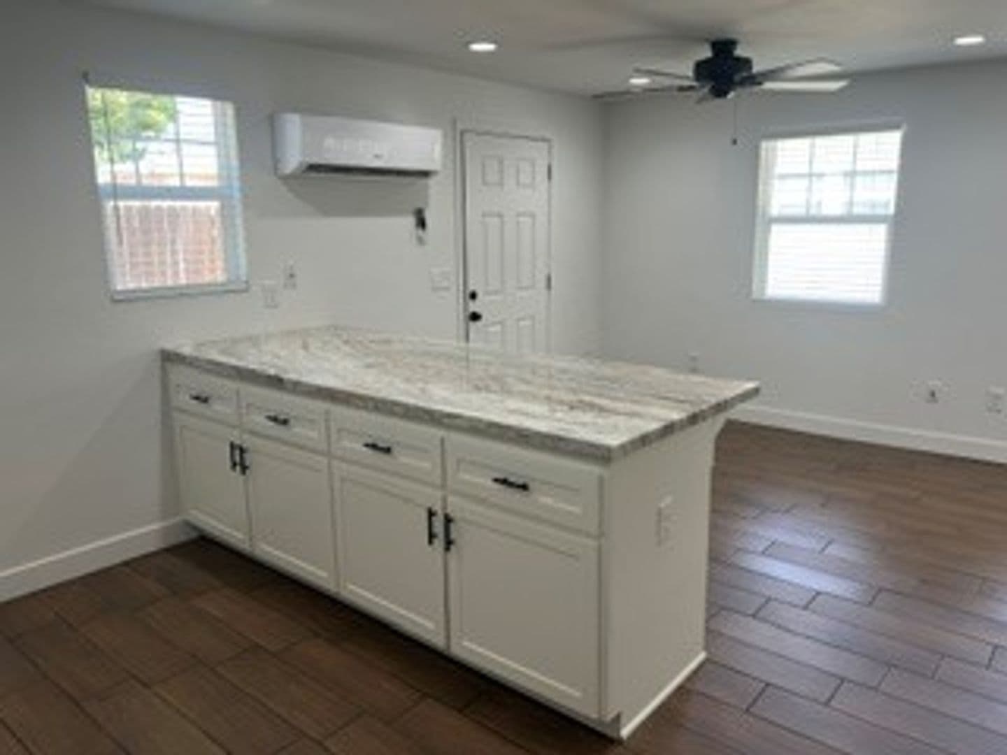 Bakersfield House: 2701 San Emidio St #B
