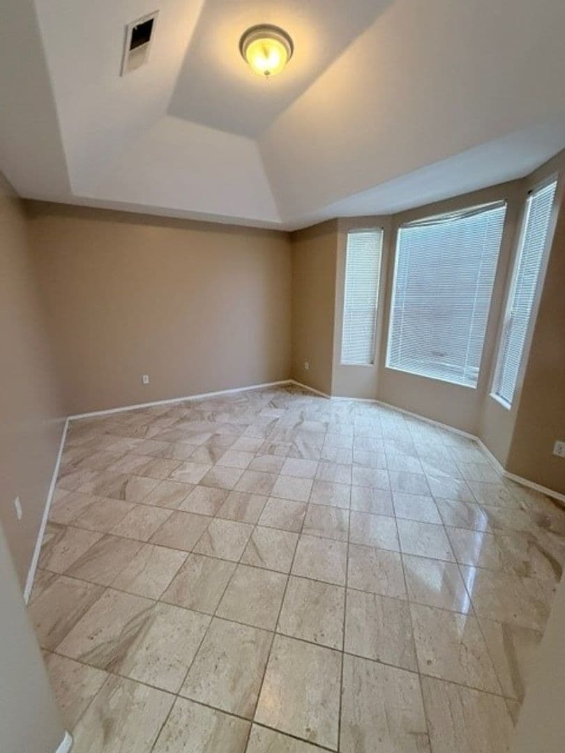 Bakersfield House: 5009 Glacier Canyon Ct