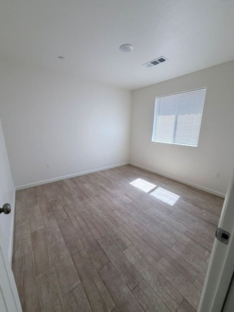 Bakersfield Apartment: 1222 Jeffrey St