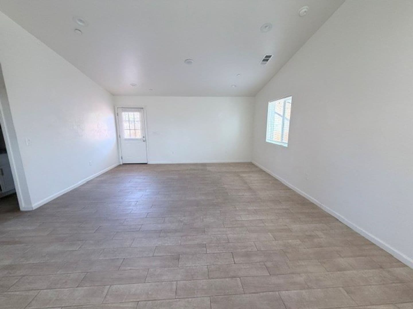 Bakersfield Apartment: 1222 Jeffrey St