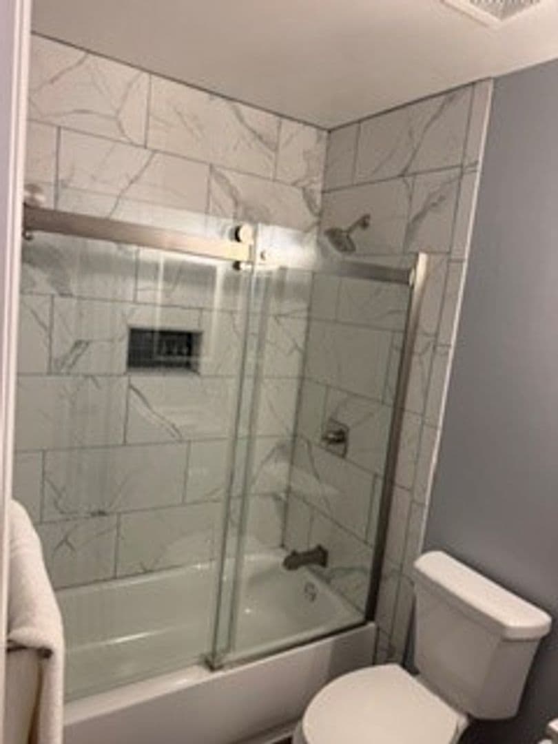 Bakersfield House: 805 Astoria Park Dr