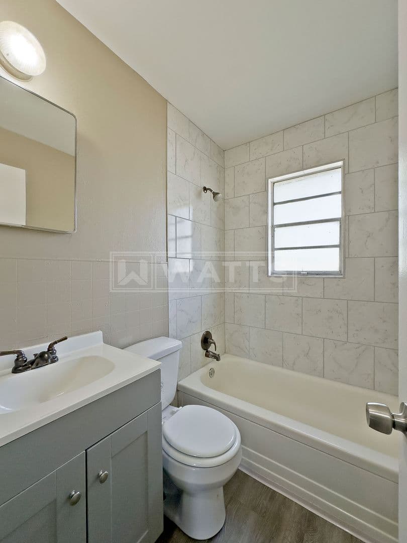 Birmingham Apartment: 622 1st Street West