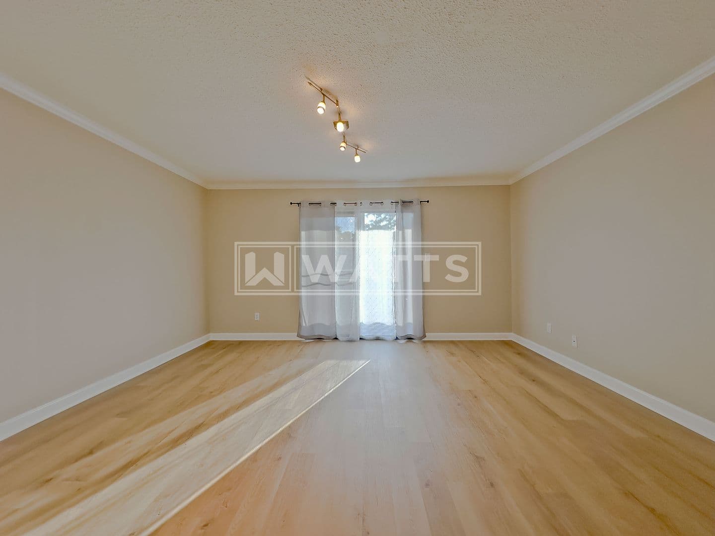 Homewood Condo: 1202 Woodland Village
