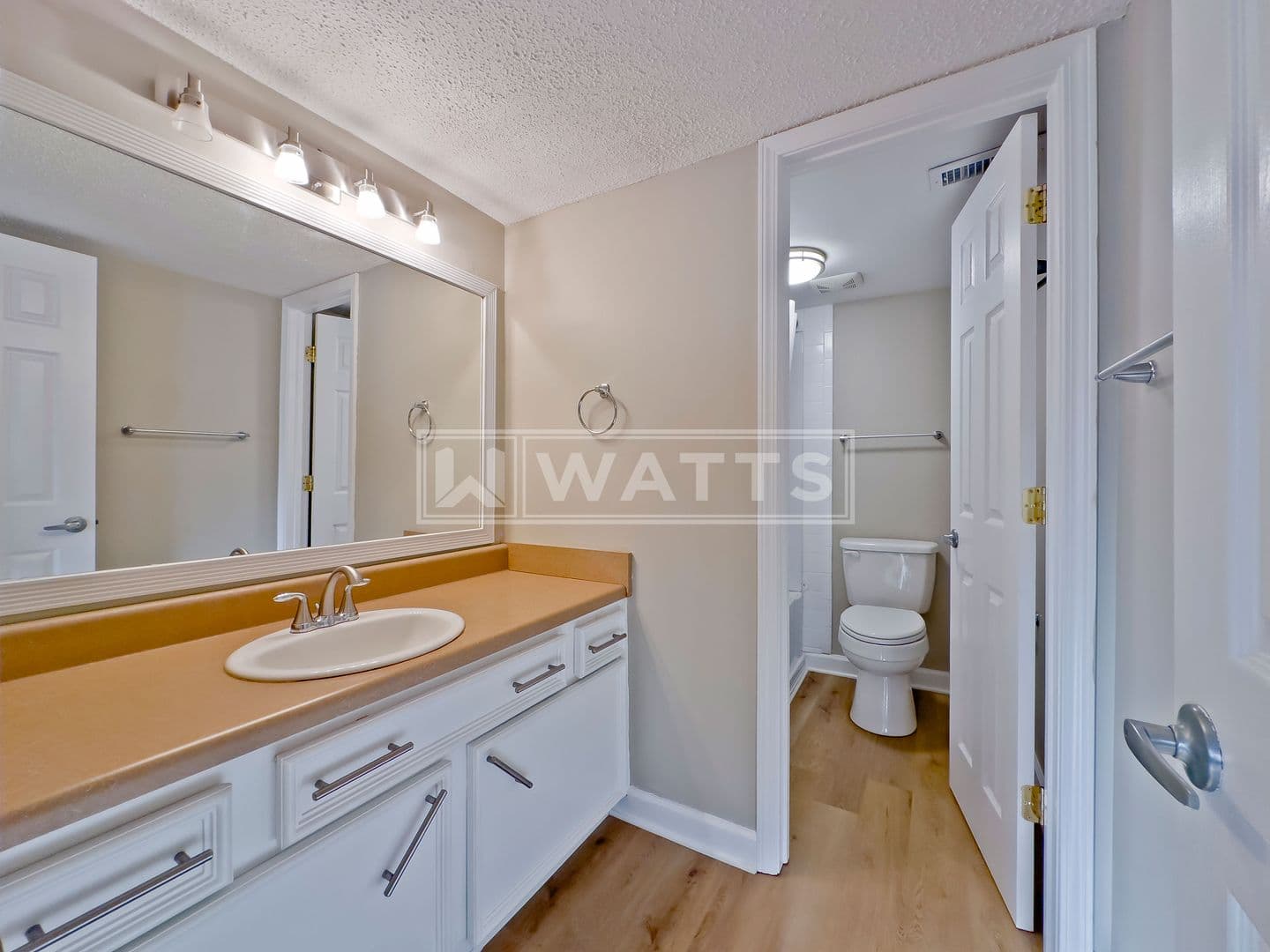 Homewood Condo: 1202 Woodland Village