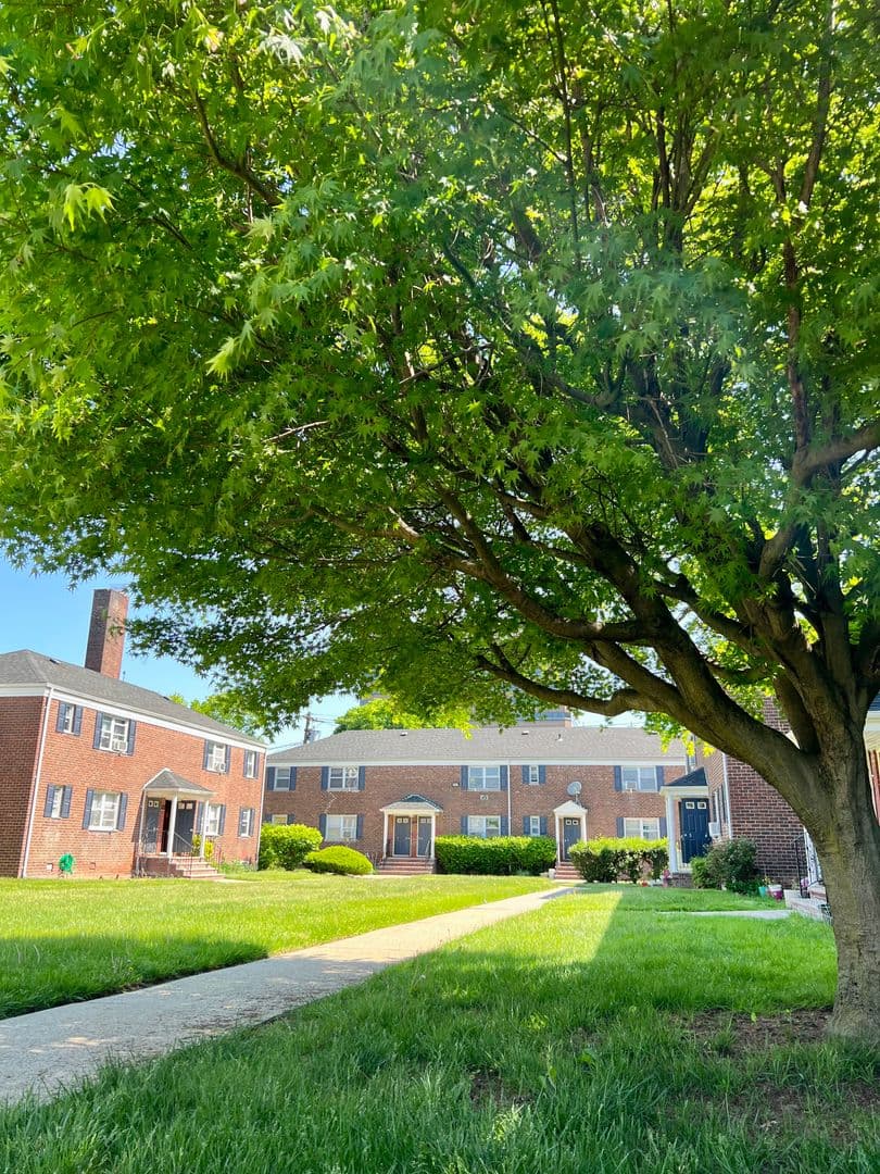 Fort Lee Apartment: 421, 427-31, 435, 441-45 Main St., 2007 Linwood Ave.