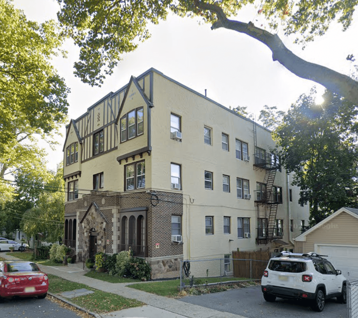 Hasbrouck Heights Apartment: 10 Hasbrouck Ave.