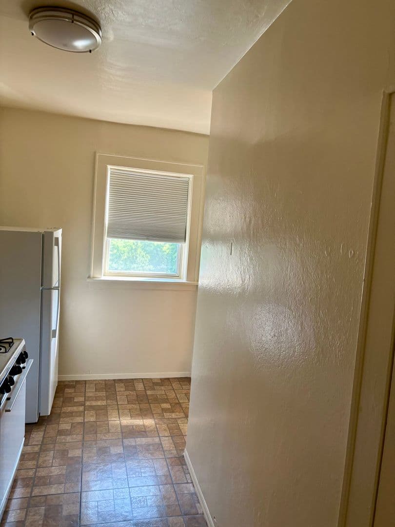 Hasbrouck Heights Apartment: 10 Hasbrouck Ave.