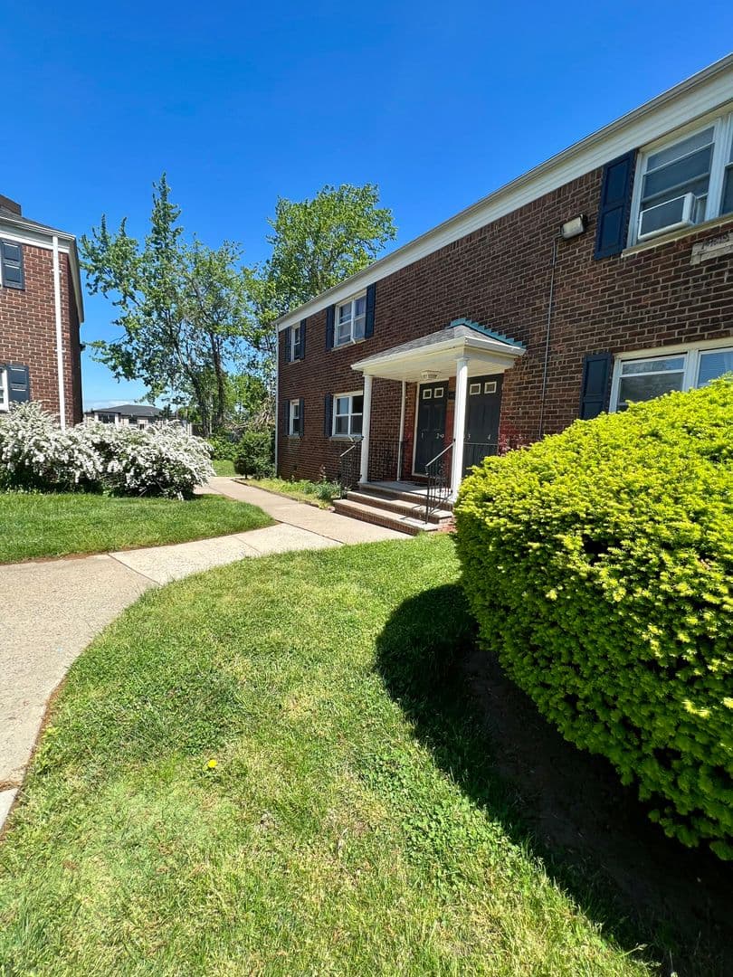 Fort Lee Apartment: 421, 427-31, 435, 441-45 Main St., 2007 Linwood Ave.