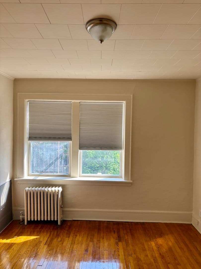 Hasbrouck Heights Apartment: 10 Hasbrouck Ave.