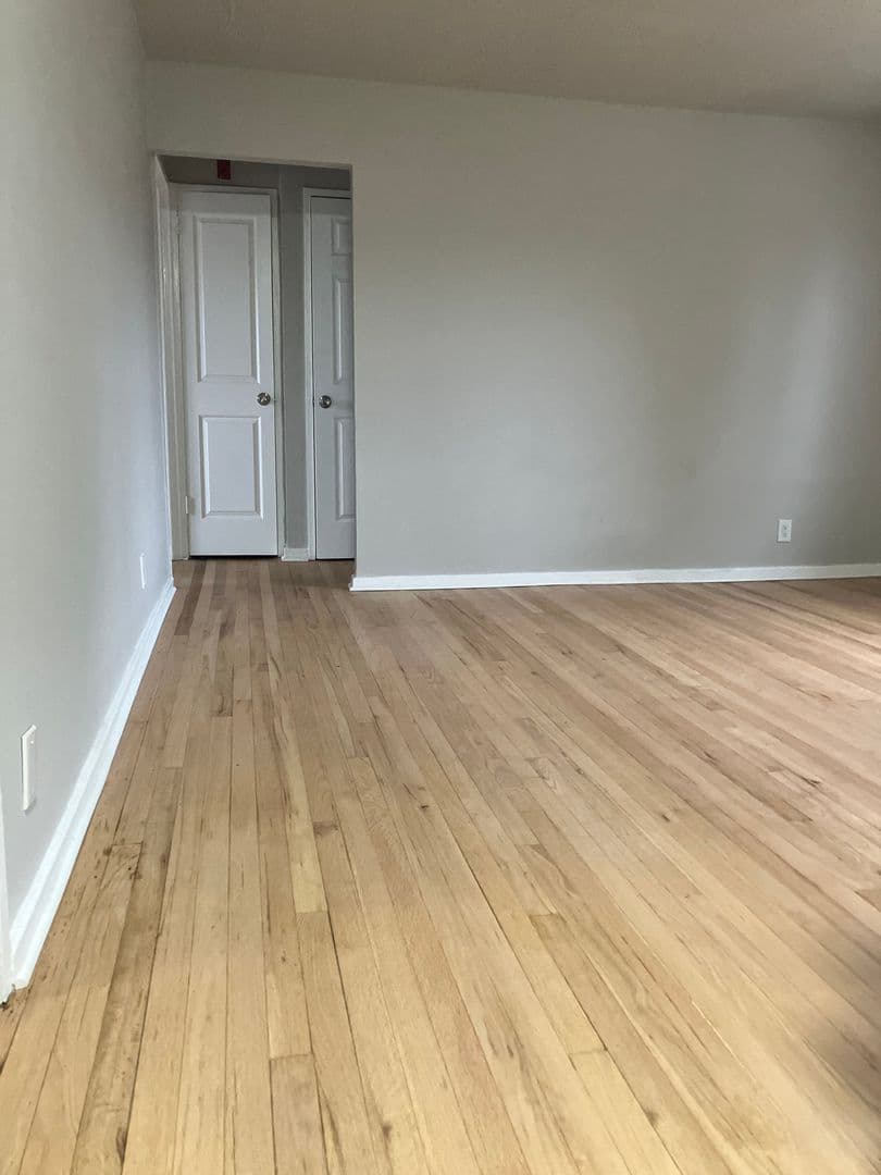 Fort Lee Apartment: 421, 427-31, 435, 441-45 Main St., 2007 Linwood Ave.