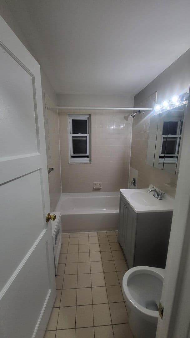 Fort Lee Apartment: 421, 427-31, 435, 441-45 Main St., 2007 Linwood Ave.