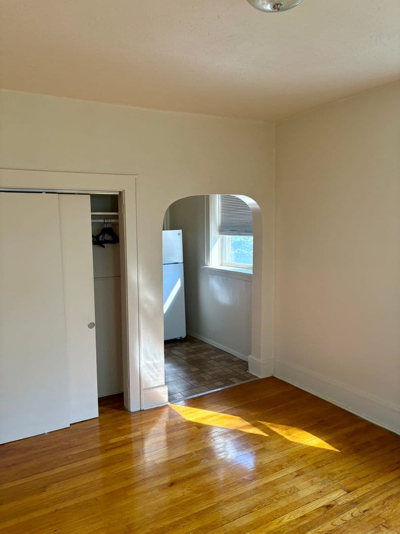 Hasbrouck Heights Apartment: 10 Hasbrouck Ave.