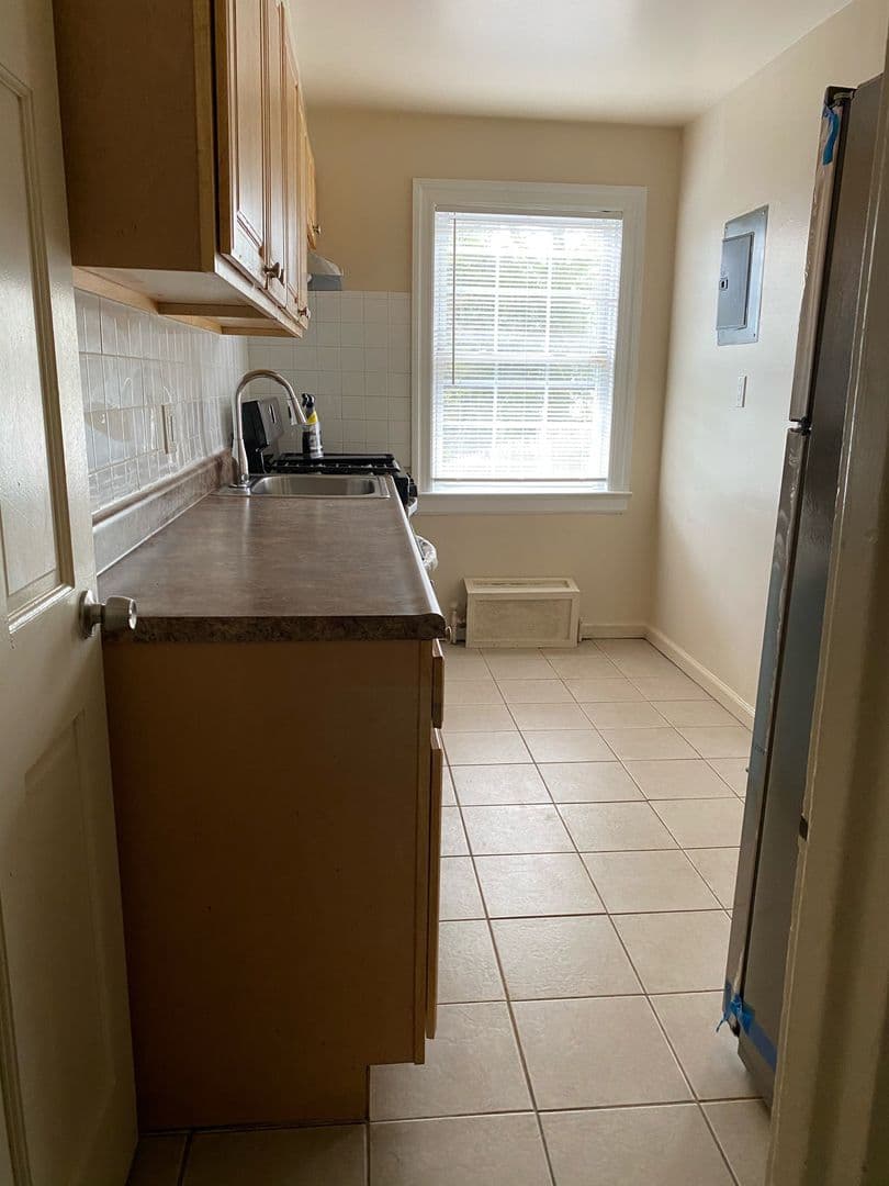 Millburn Apartment: 190 Millburn Avenue