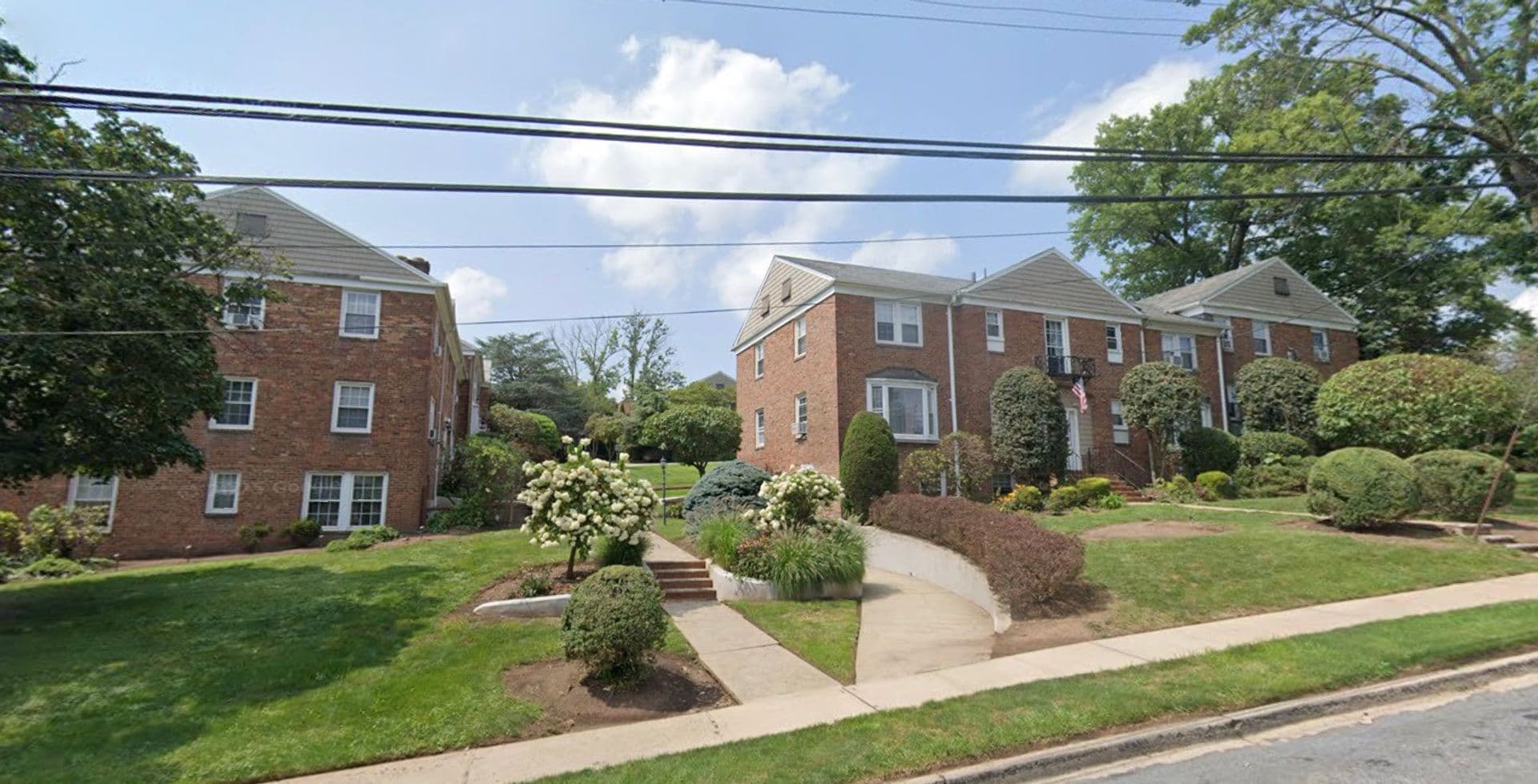 Millburn Apartment: 190 Millburn Avenue