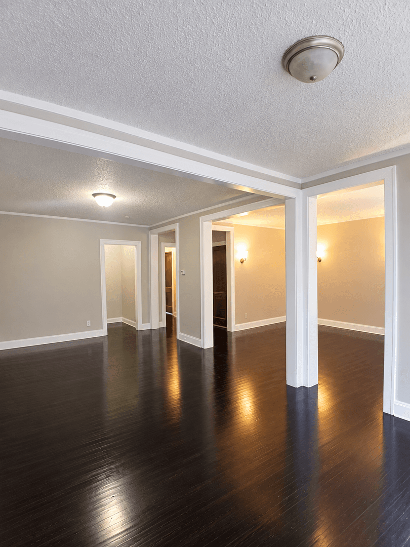 Jackson Apartment: 200 Steward Avenue