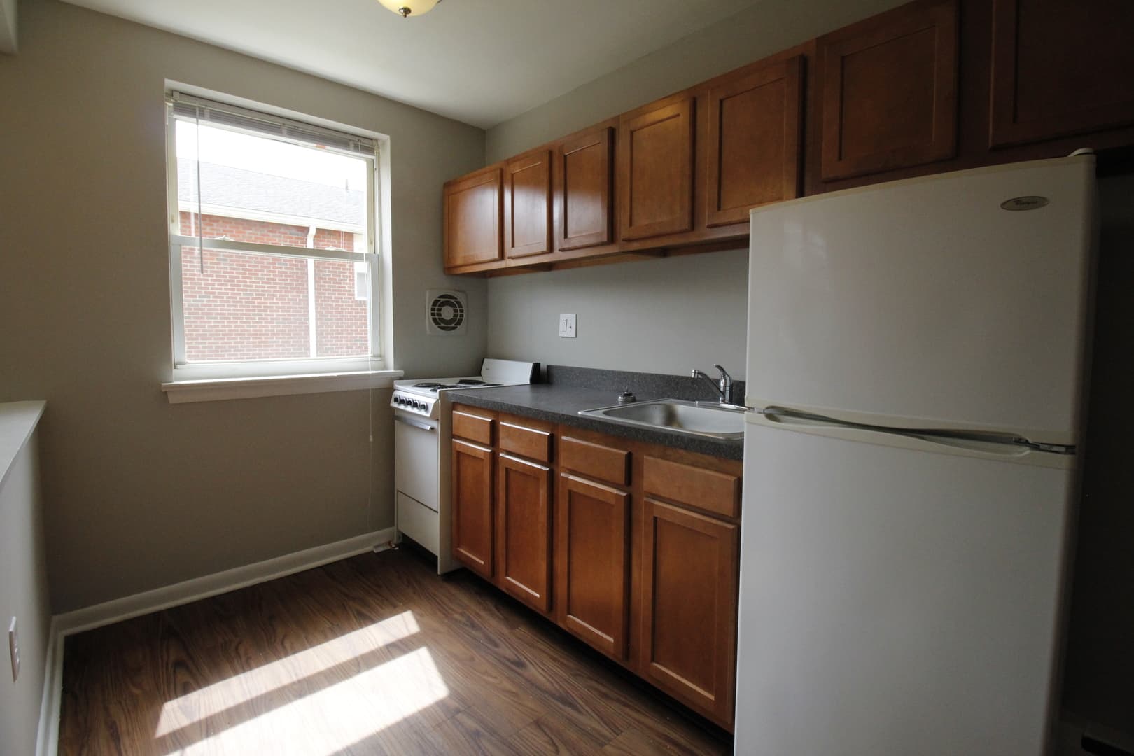 Oaklyn Apartment: 5 W Oakland Ave