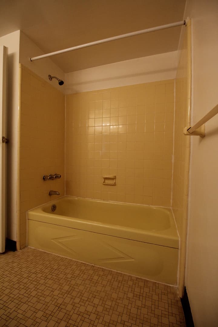 Oaklyn Apartment: 5 W Oakland Ave
