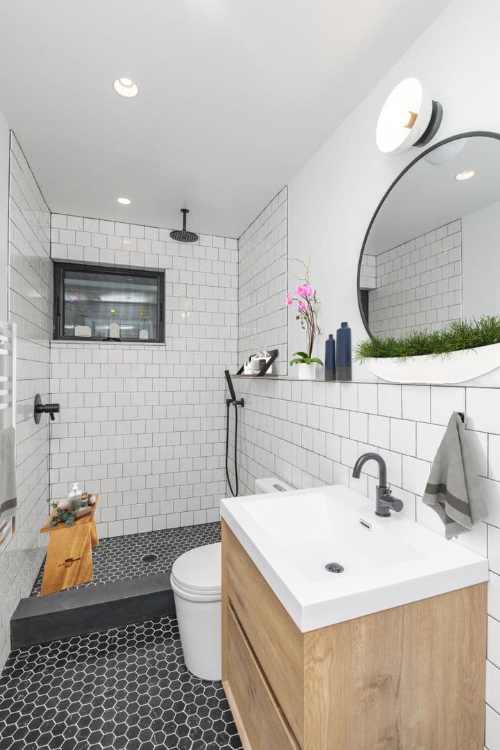 Philadelphia Apartment: 1927 Spring Garden - 1927 | 3R