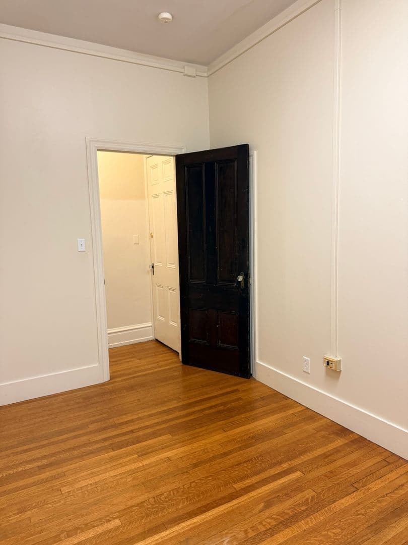 Carlisle Apartment: 150 W Louther St