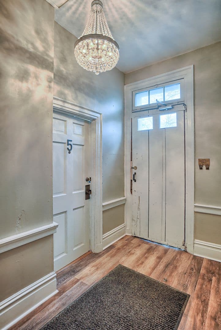 Carlisle Apartment: 102 S Hanover St