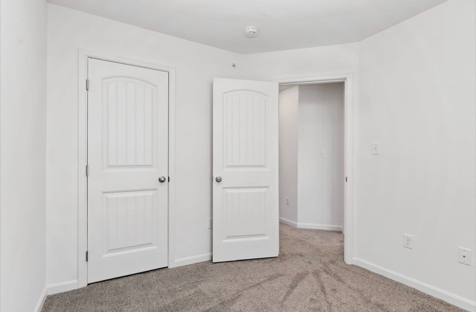 Carlisle House: 26 Parkview Dr