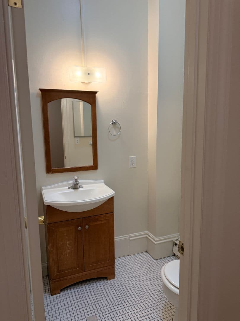 Carlisle Apartment: 150 W Louther St