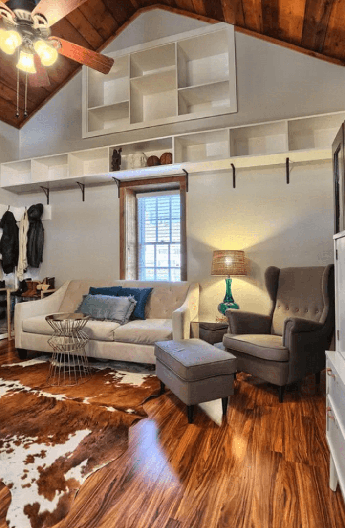 Carlisle House: 116 Dickinson Ave