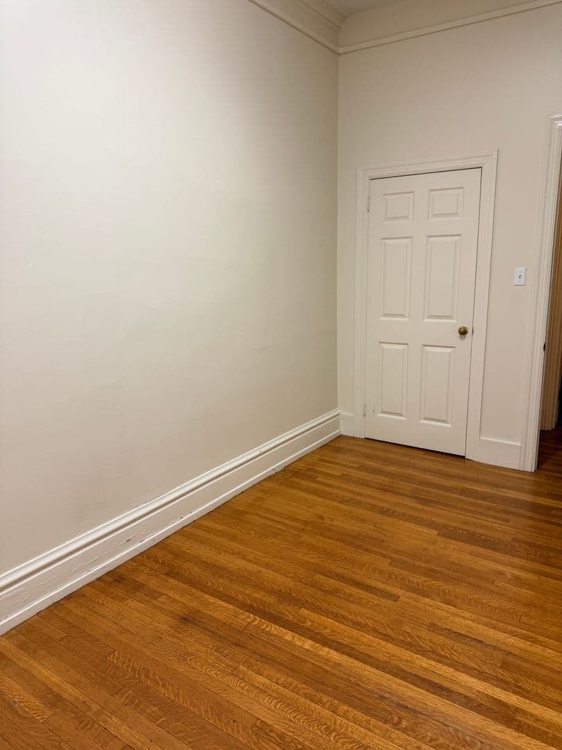 Carlisle Apartment: 150 W Louther St