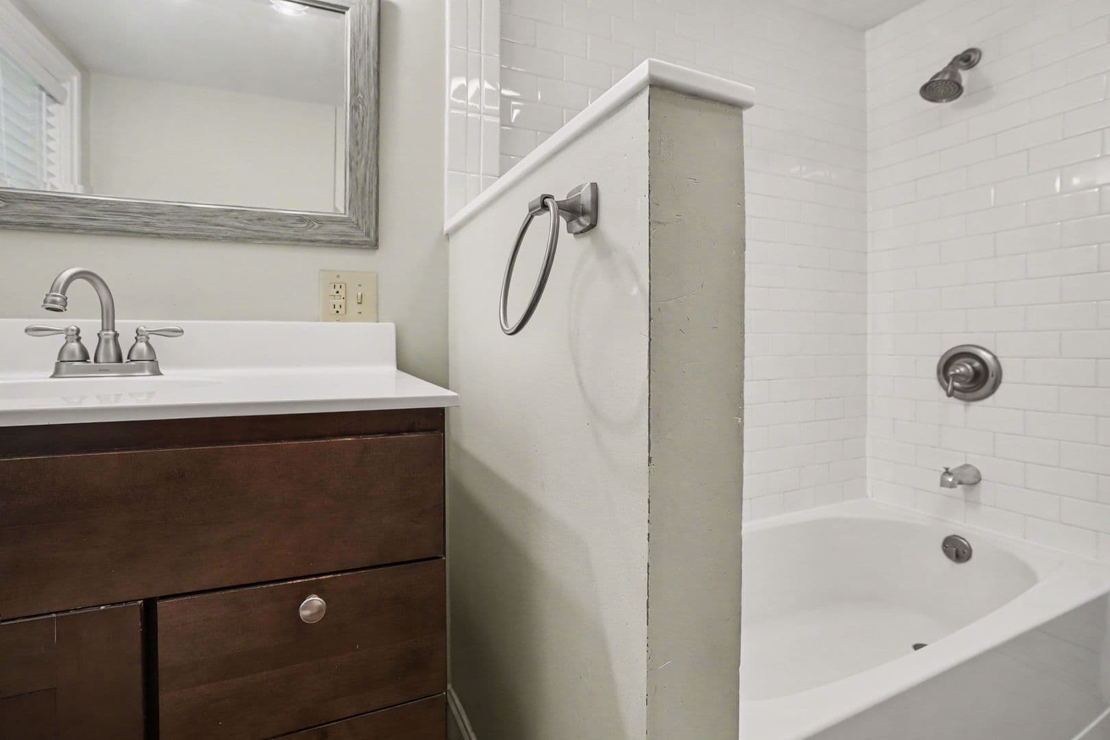 Carlisle House: 169 E Pomfret St