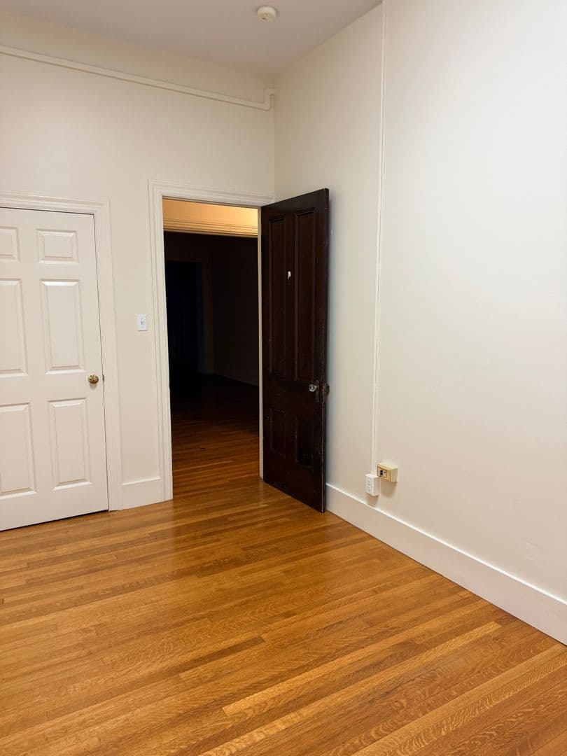 Carlisle Apartment: 150 W Louther St