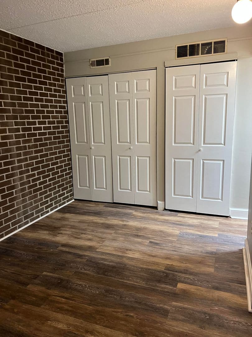 Carlisle Apartment: 112 -120 E Louther St
