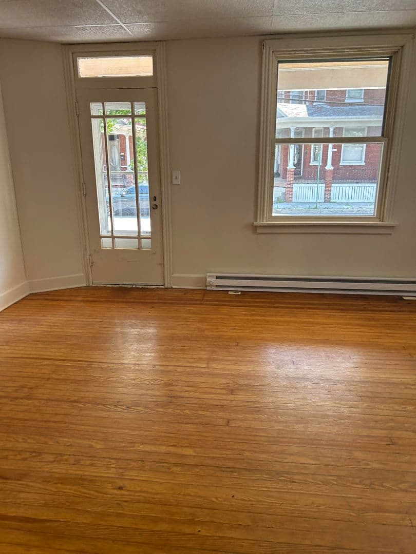 Middletown Apartment: 214 Catherine Street