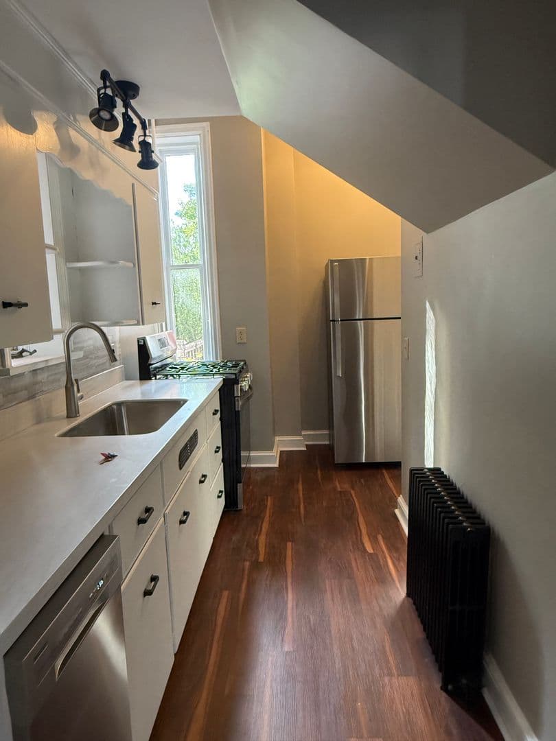 Carlisle Apartment: 242 S Hanover St
