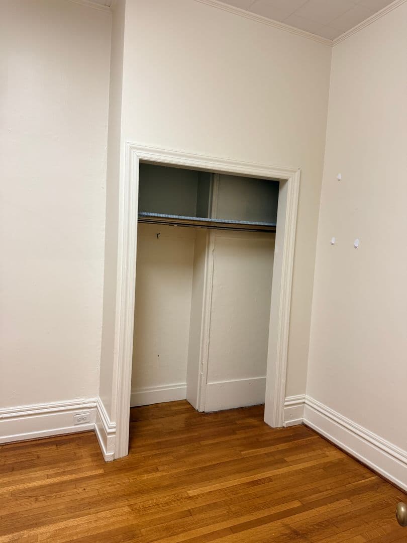 Carlisle Apartment: 150 W Louther St