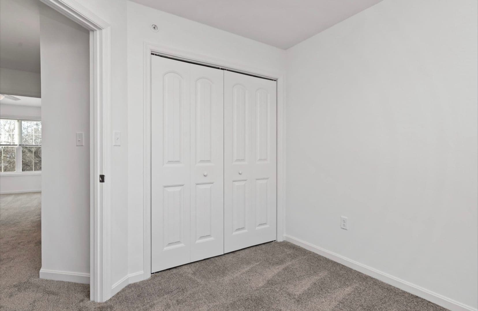 Carlisle House: 26 Parkview Dr