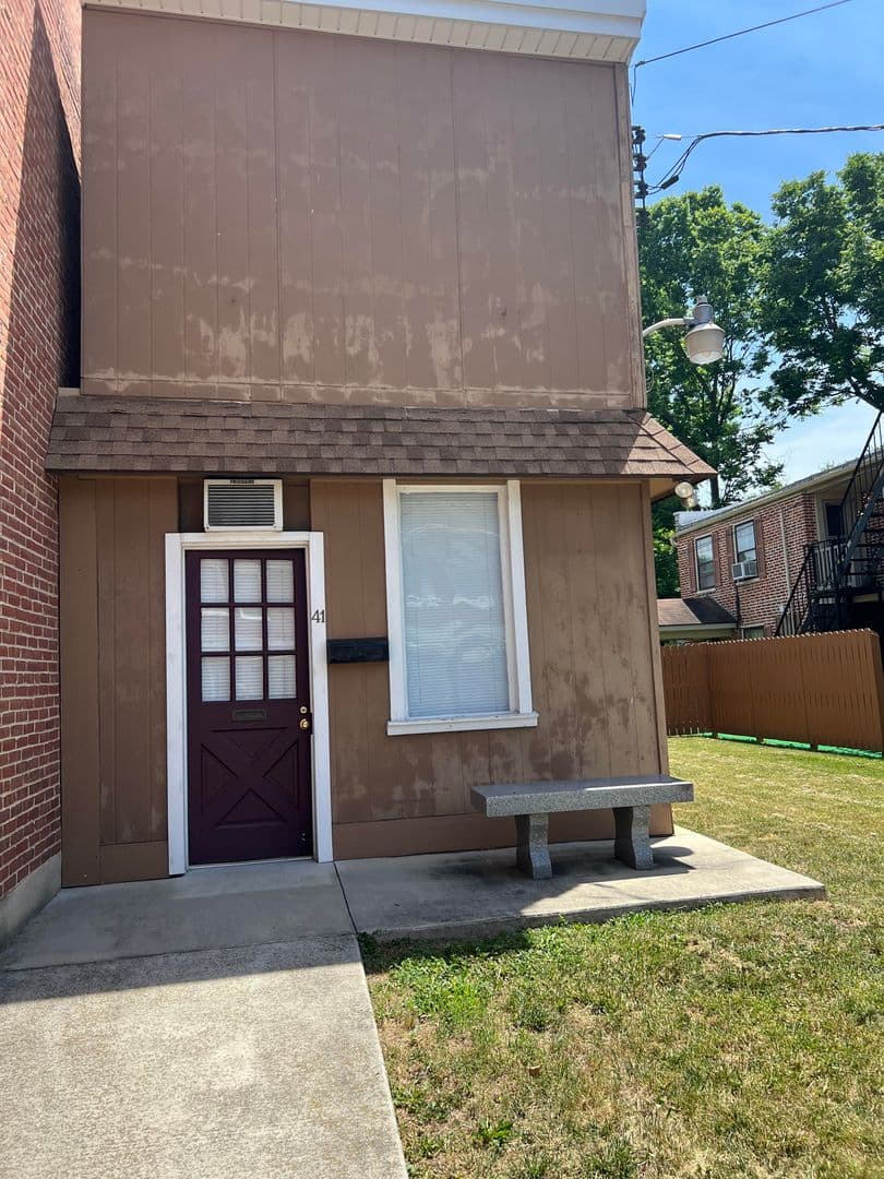 Carlisle Apartment: 41 S Bedford St