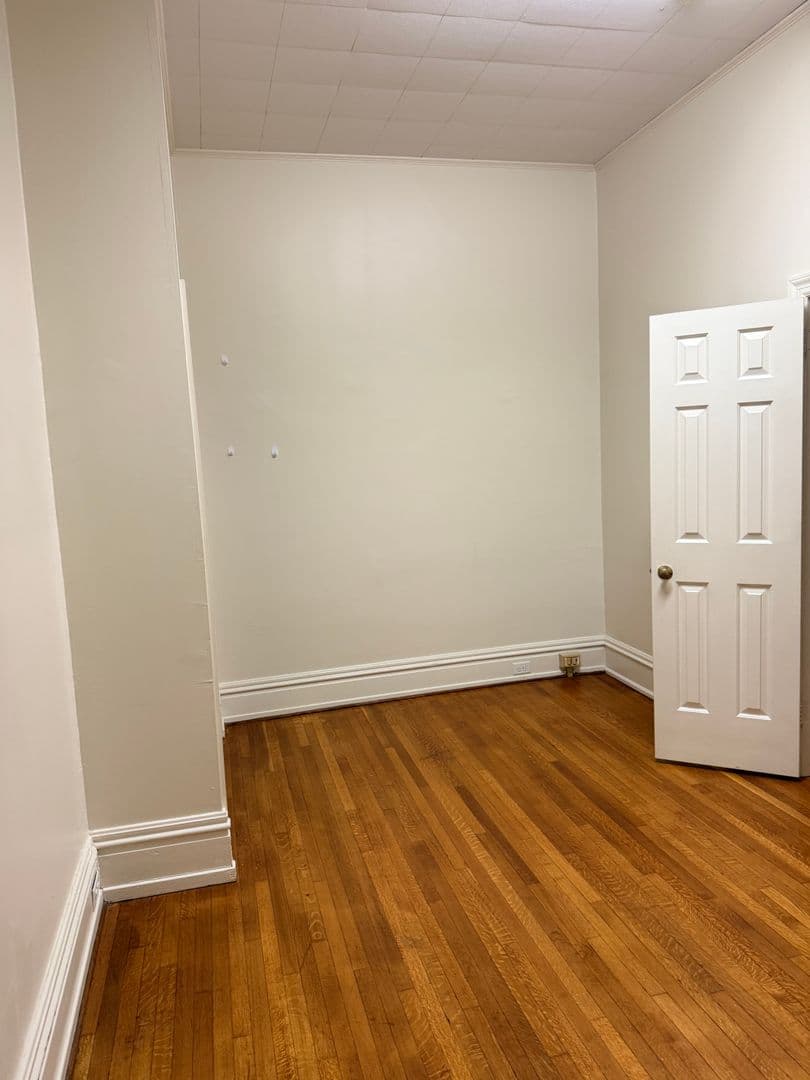 Carlisle Apartment: 150 W Louther St